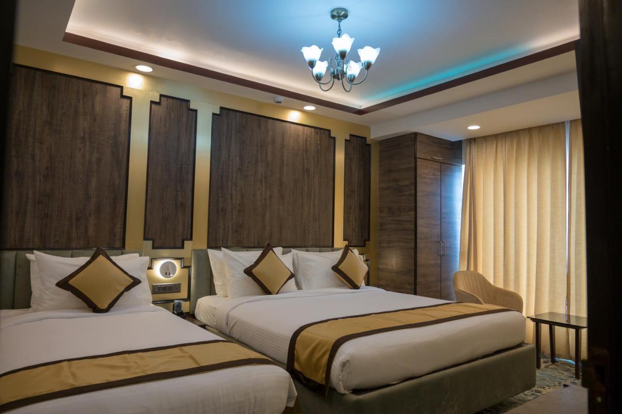 Готель Golden Retreat Baharampur Екстер'єр фото