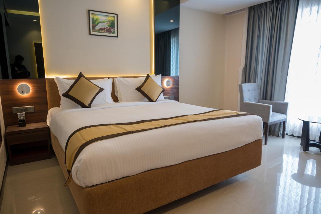 Готель Golden Retreat Baharampur Екстер'єр фото