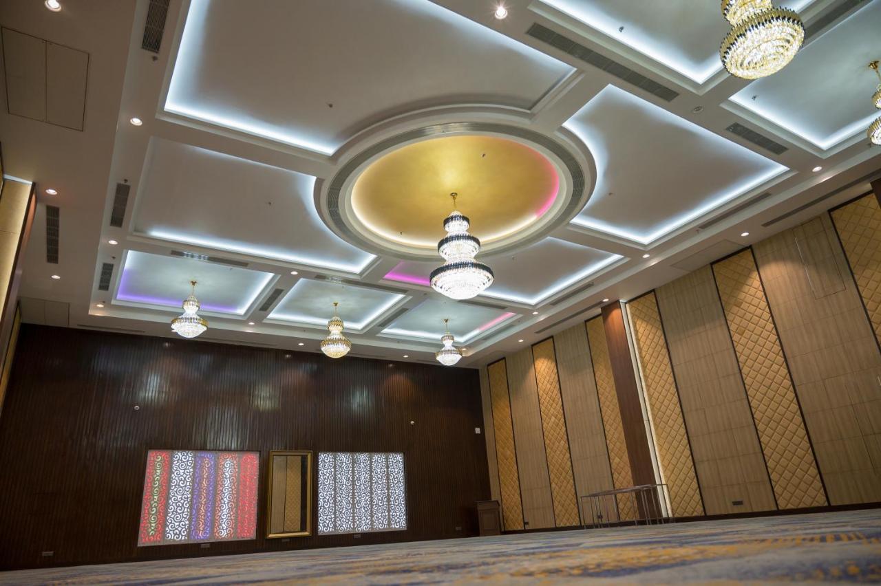 Готель Golden Retreat Baharampur Екстер'єр фото