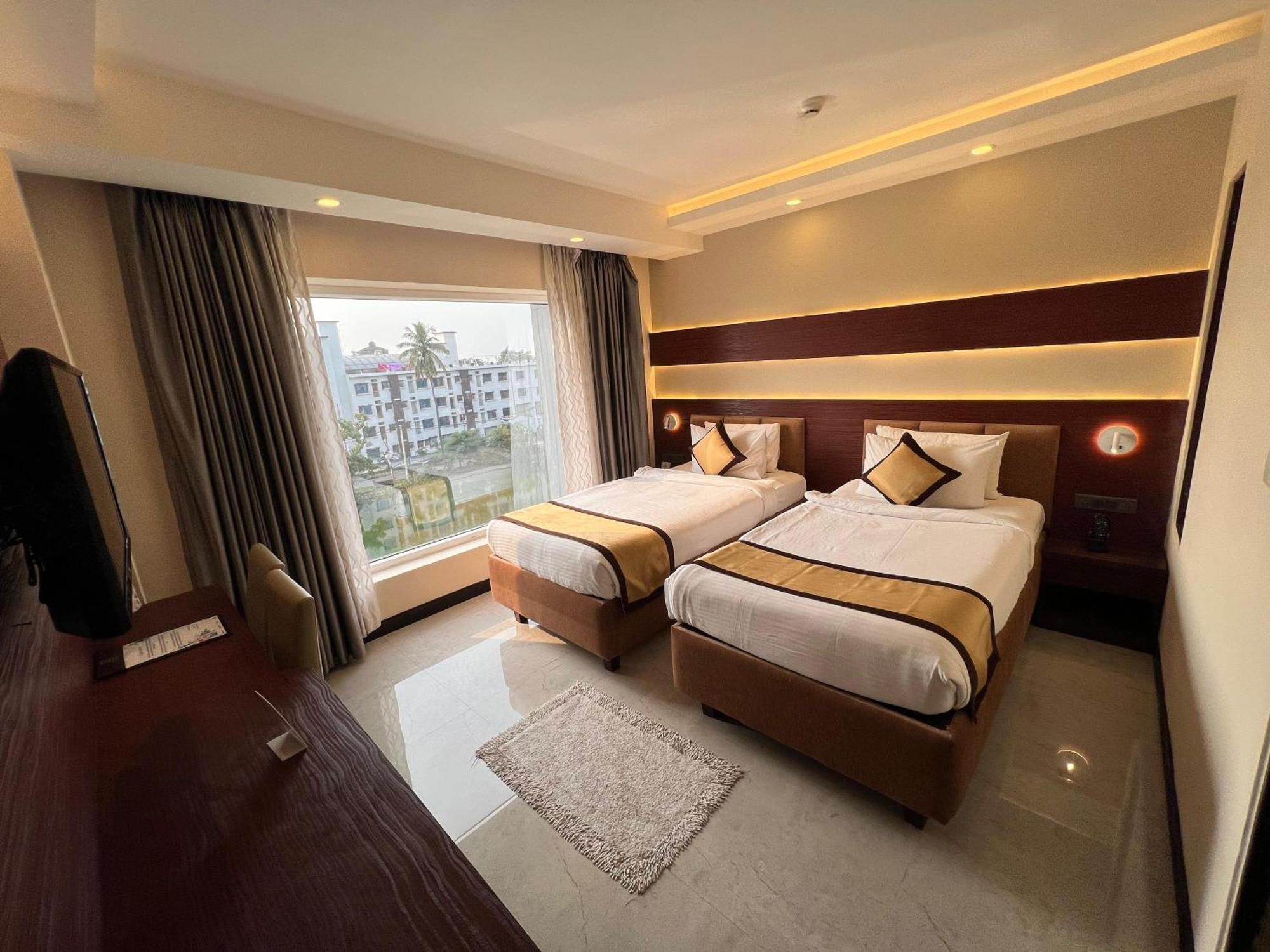 Готель Golden Retreat Baharampur Екстер'єр фото