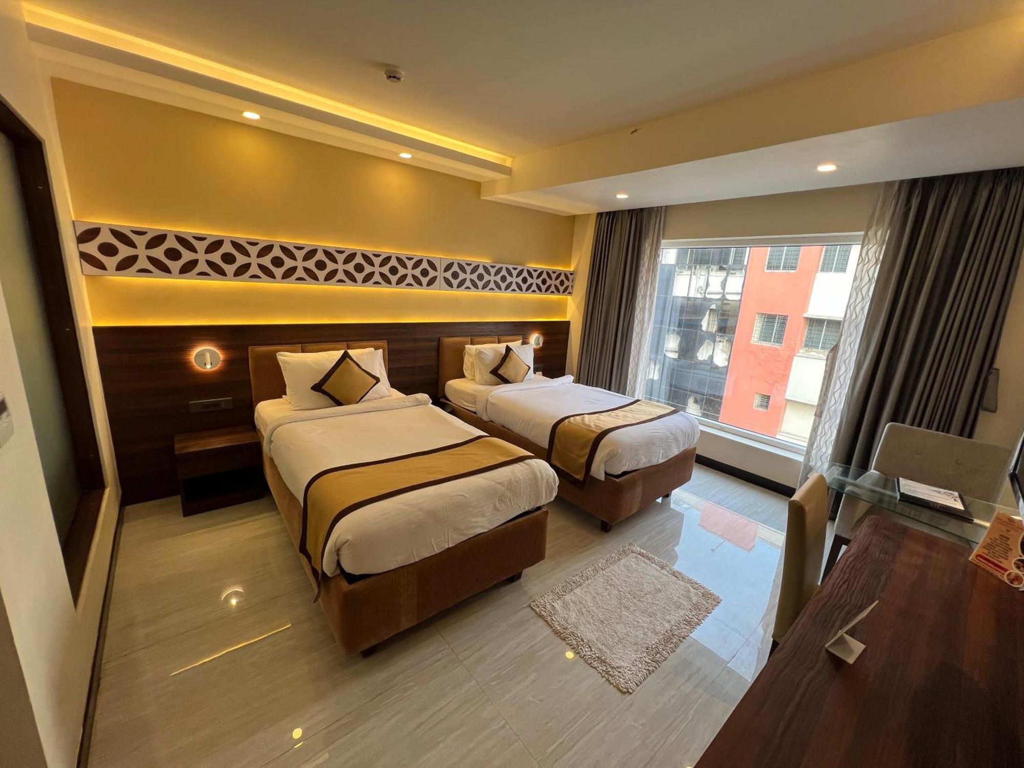 Готель Golden Retreat Baharampur Екстер'єр фото