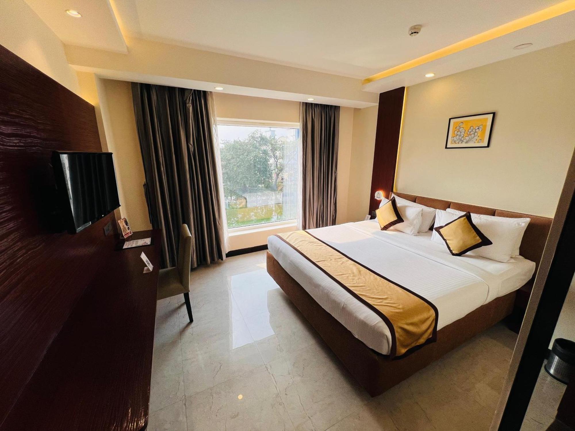 Готель Golden Retreat Baharampur Екстер'єр фото