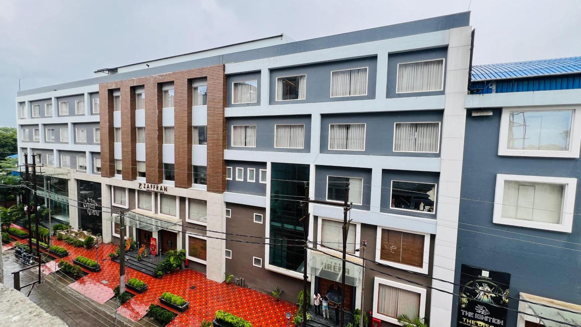 Готель Golden Retreat Baharampur Екстер'єр фото